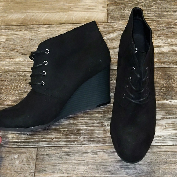 Arizona Jean Company Shoes - NWOT Wedge Ankle Booties